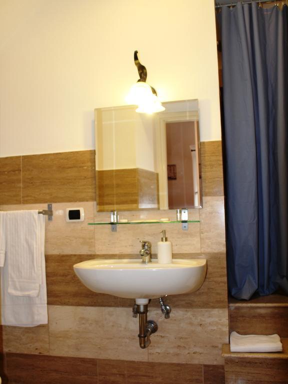 Hella Ibernesi 23 Fori Imperiali Inn, New Gestion! 로마 객실 사진
