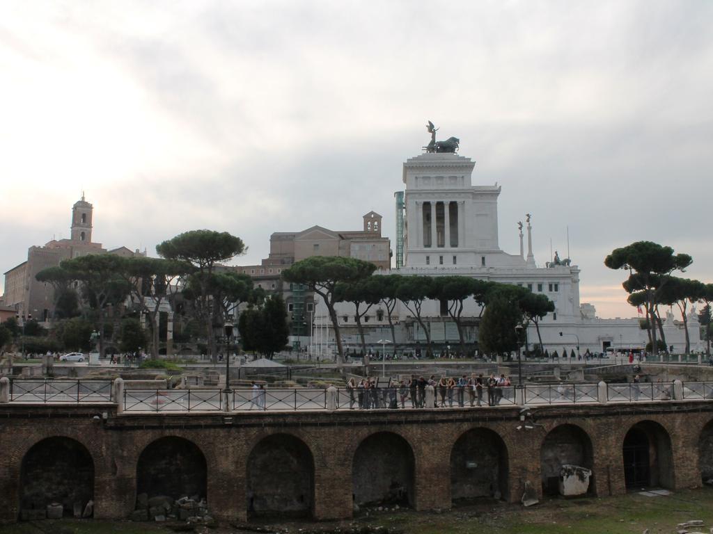 Hella Ibernesi 23 Fori Imperiali Inn, New Gestion! 로마 객실 사진